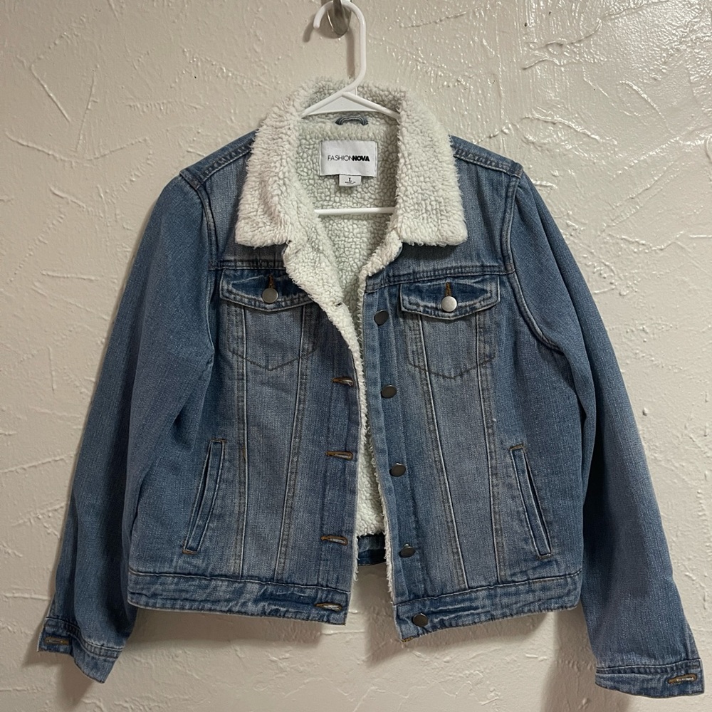 JEANS JACKET W/ SHERPA LINING & COLLAR